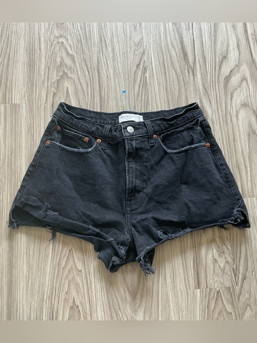 Abercrombie & Fitch Mom Short Black Raw Hem Denim Size 28/6 Curve Love